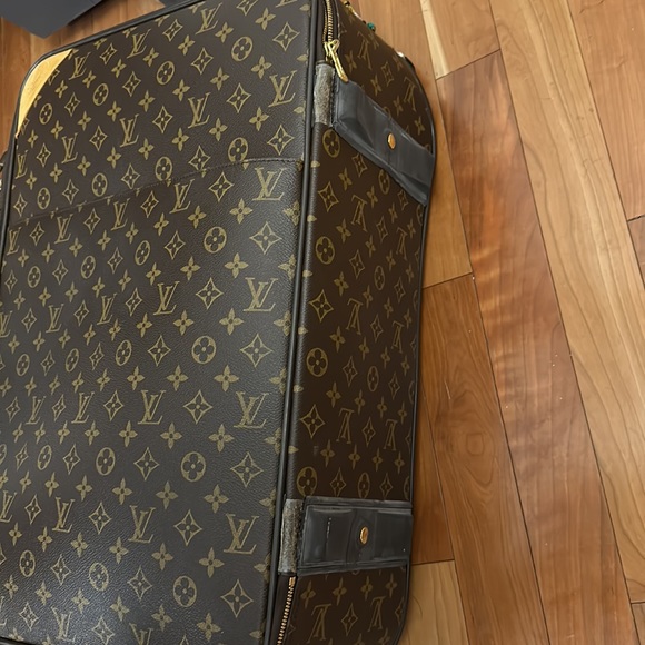 Louis Vuitton carry on - Picture 8 of 10